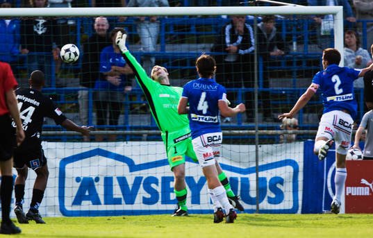 Fredrik Persson, målvakt släpper in kvittering till 1-1