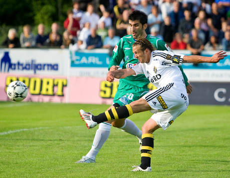 Jorge Anchén gör 1-0 till AIK. Damir Vitas, Ljungskile