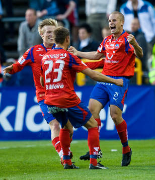1-0, Christoffer Andersson, som grattas. Jubel