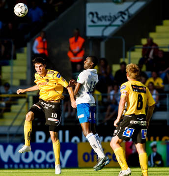 Denni Avdic, Anders Svensson, Elfsborg. Russel Mwafulirwa,
