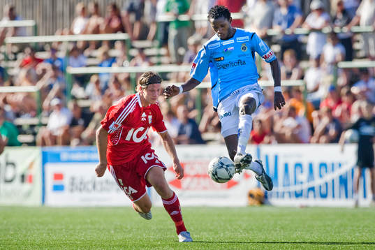 Gustav Svensson, IFK Göteborg, och Yannick Bapupa, Gefle