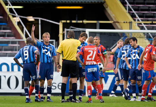 Markus Johannesson, Djurgården, protesterar mot utvisningen