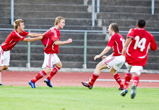 Danmark gör 2-1 i slutminuterna. Jubel