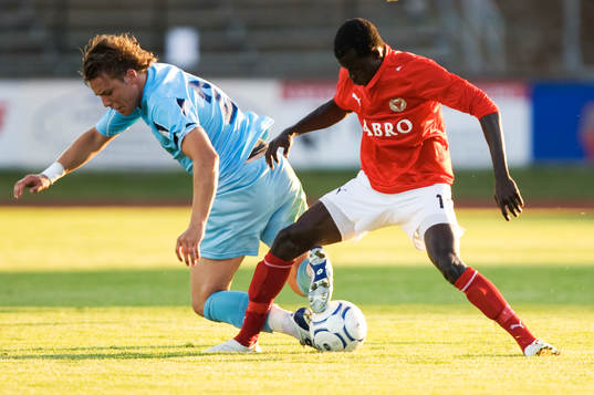 Abiola Dauda och Tom Belabed