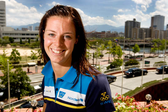 Lisa Schelin, utanför hotellet