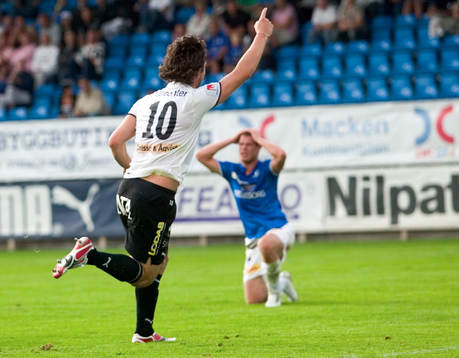 Robin Staaf, Örebro, jubel, i bakgrunden Trelleborgs
