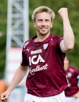 Mattias Gravem gör 1-0 till Qviding