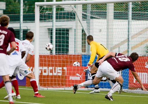 Hannes Stiller gör 2-0 till Qviding