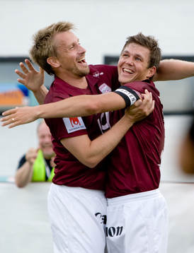 Hannes Stiller gör 2-0 till Qviding. Mattias Gravem