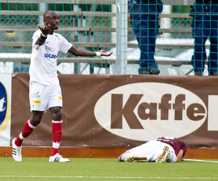 Aziz Corr Nyang, Assyriska, strax innan han får sitt röda