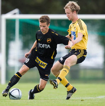 Oskar Olsson stoppar Rasmus Andersson