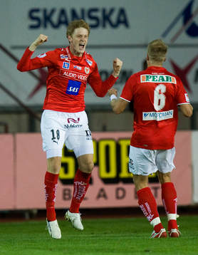 3-2, Rasmus Elm på frispark. Jubel