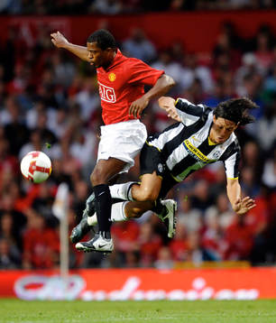 Patrice Evra och Mauro Camoranesi