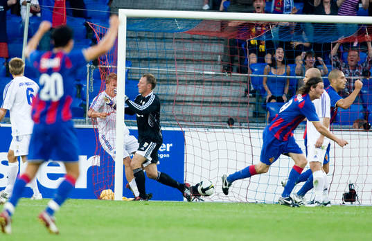 Basel gör 1-1 genom Benjamin Huggel