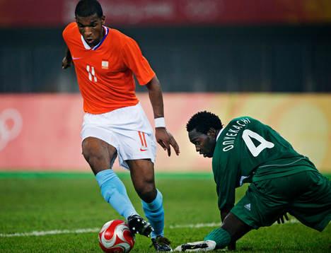 Ryan Babel, Holland, lurar Onyekachi Apam, Nigeria