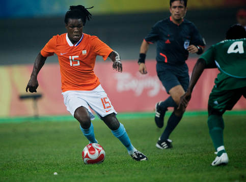 Royston Drenthe, Holland, dribblar