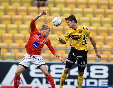 2-målsskytten Patrik Ingelsten mot målskytt Denni Avdic