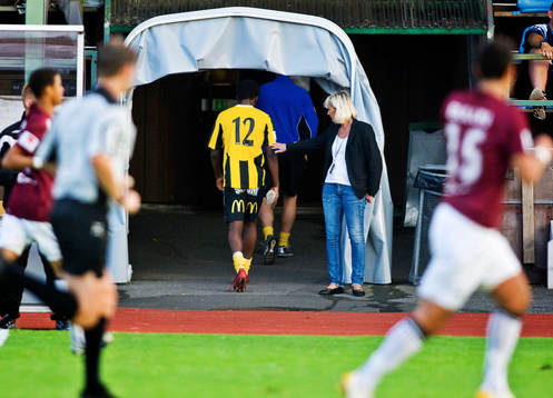 Diego De Campos Souza, Häcken, får rött kort och lämnar