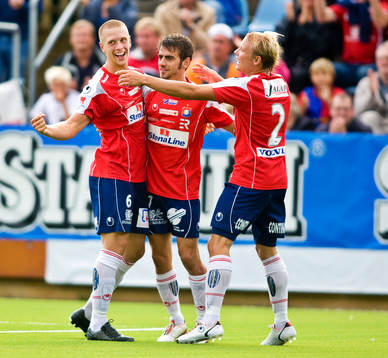 Alexander Mellqvist gör 2-1 till Örgryte. Jubel