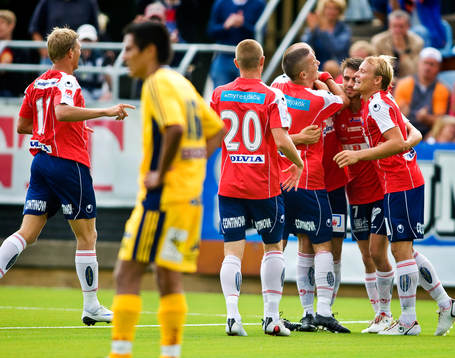 Alexander Mellqvist gör 2-1 till Örgryte. Jubel