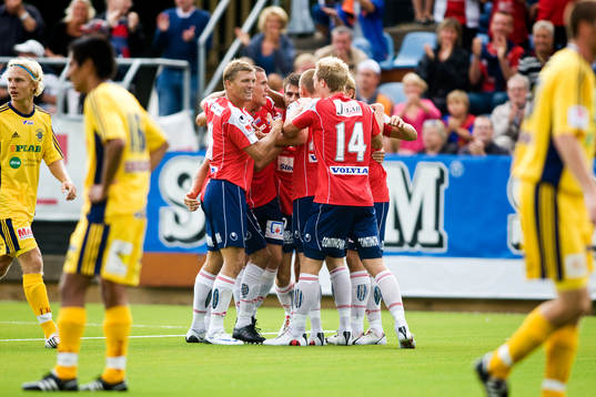 Alexander Mellqvist gör 2-1 till Örgryte. Jubel