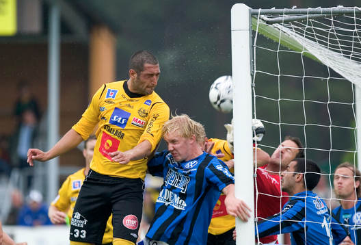 Juan Robledo, Mjällby nickar in första målet