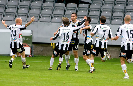 Jubel. 1-1 Amar Muharemovic, Bois