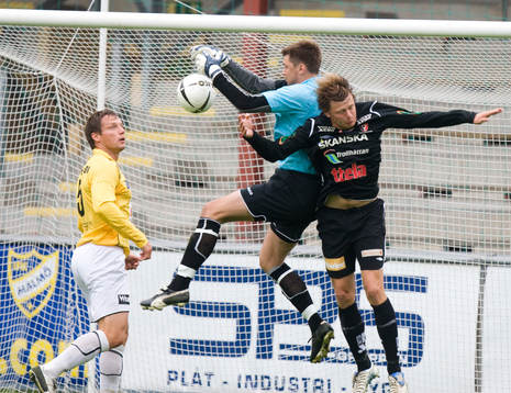 Trollhättan trycker IFK Malmös målvakt Magnus Ringdahl i
