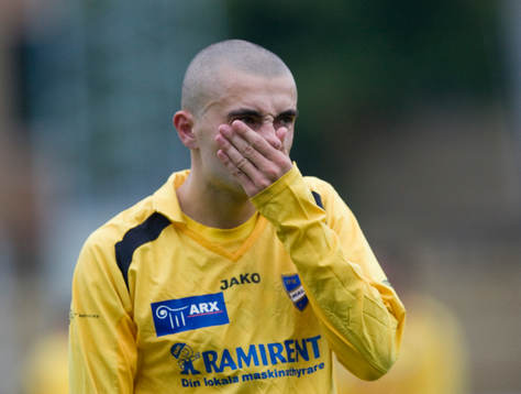 Ännu en förlust, IFK Malmös  Blerim Bullici grinar illa