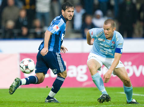 Daniel Andersson spelade mittback, här mot Enrico
