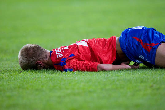 HIF, Joel Ekstrand, biter i gräset