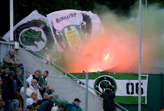 Hammarby tänder bengaler innan matchen. Bengal, bengalisk