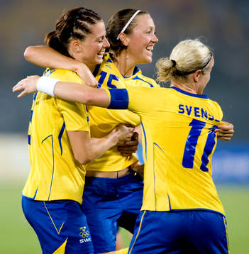 Lotta Schelin, Sverige gjorde 2-0 målet. Jubel med Therese