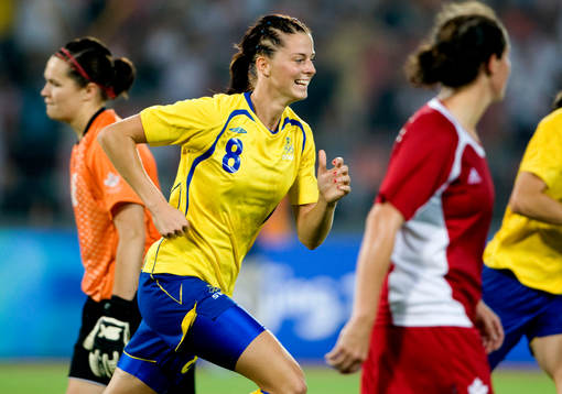 Lotta Schelin, Sverige gjorde 2-0 målet. Jubel. Depp av