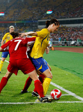 Lotta Schelin, Sverige och Rhian Wilkinson, Kanada