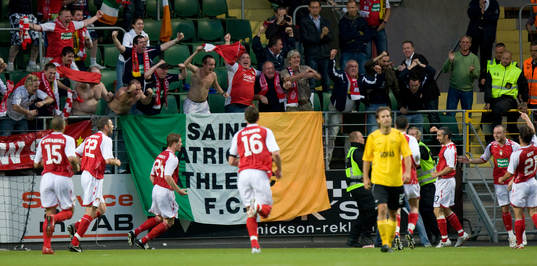 2-2, Gary Dempsey har lobbnickat kvitteringen över Johan