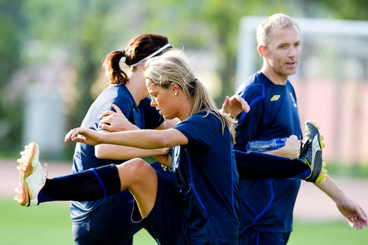 Lotta Schelin och Johanna Almgren, stretch