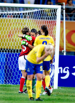 Tyskland kramas, jubel, Sverige Depp