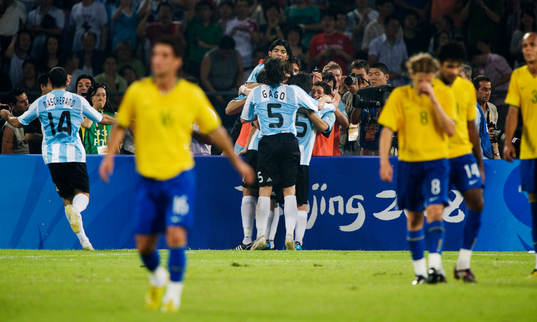 Argentina jublar tre gånger i matchen