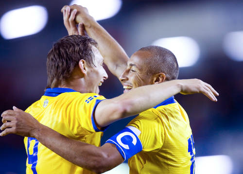 1-0 Henrik Larsson som kramar Kim Källström som