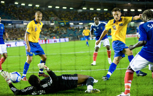 Henrik Larsson och Markus Rosenberg mot Mandanda