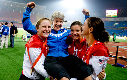 Pia Sundhage hissas utav tre guldtjejer
