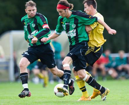 Två Högaborgs-spelare mot Fisnik Alaj