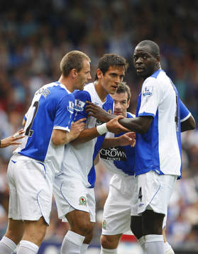 Andre Ooijer, Roque Santa Cruz, Ryan Nelsen och Christopher