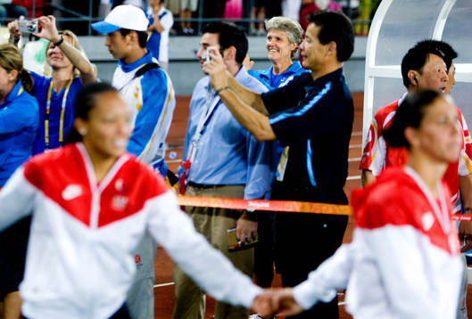 Pia Sundhage, Förbundskapten, USA, fick stå lite bakom