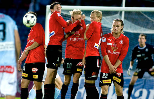 Trelleborg i muren vid en frispark