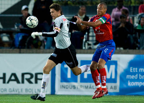 Mattias Hugosson, målvakt, Gefle och Henrik Larsson,