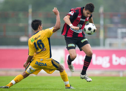 Antoinio Rojas försöker stoppa Christer Youssef
