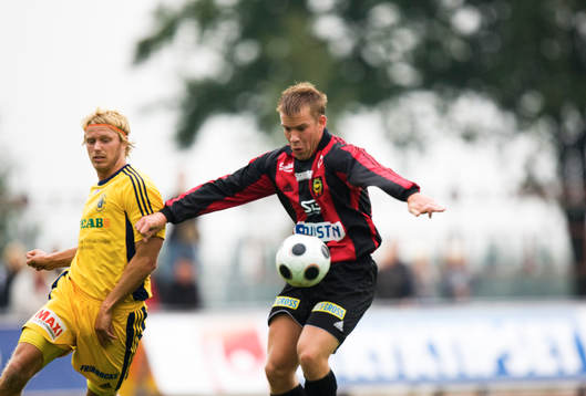 Joakim Runnemo tar hand om bollen