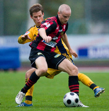 Pär Asp framför Emil Salomonsson